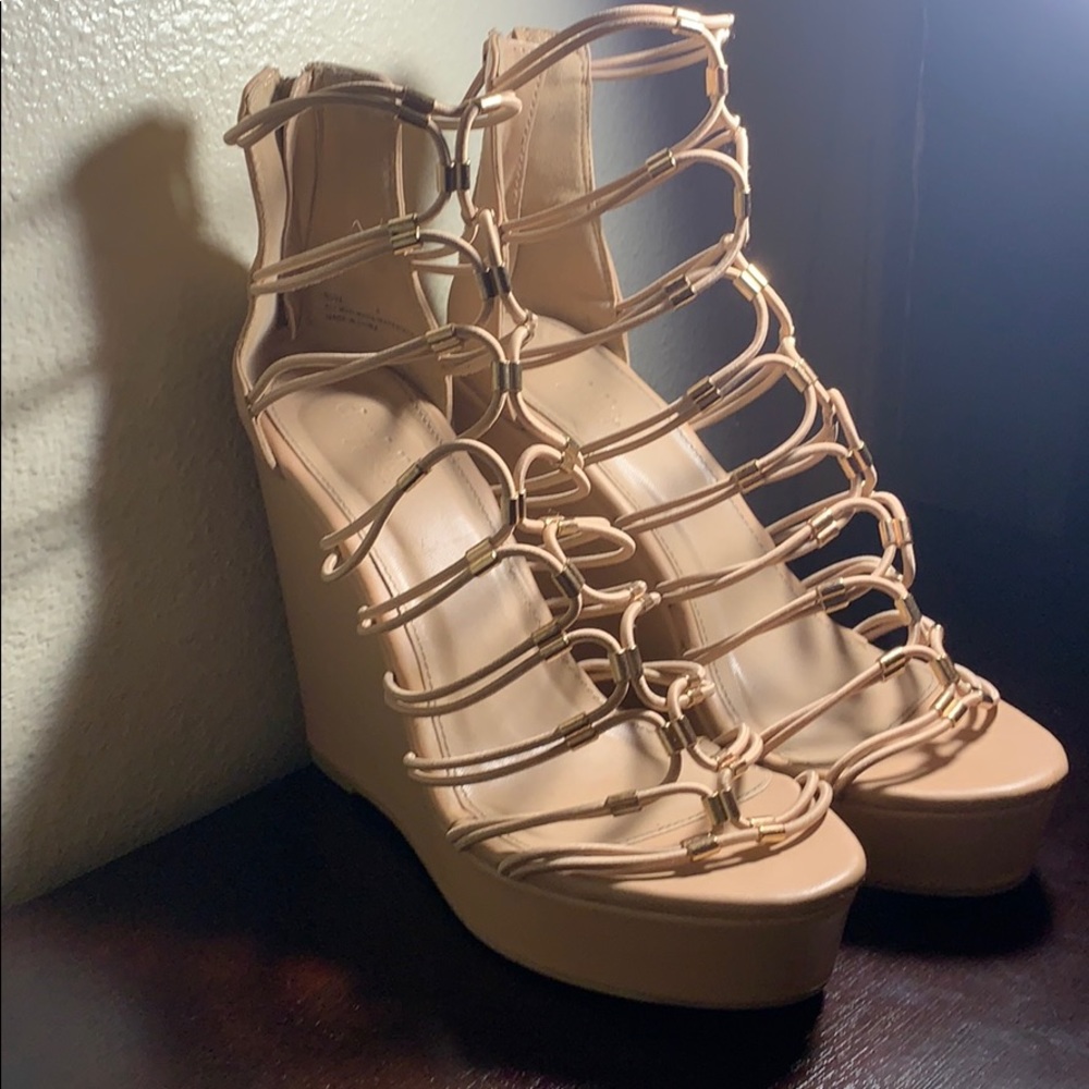 Cream wedge dress shoes